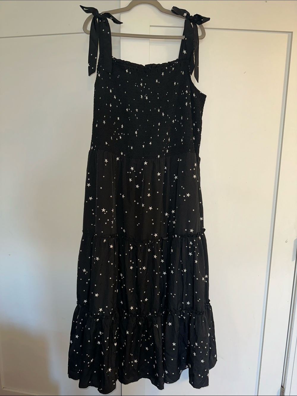 Lacey Chabert, Tiered Smocked Black Star-Print Tie-Shoulder Maxi Dress